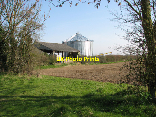 Photo 6"x4" Dutch barn and grain silo by Vales Hall Fressingfield c2014