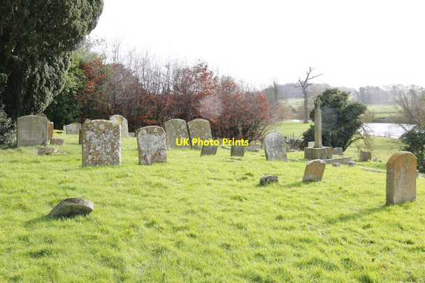 Photo 6"x4" Southern churchyard Ardington c2014