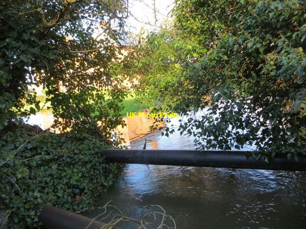 Photo 6"x4" Under the pipes Cholsey c2014
