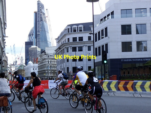 Photo 6"x4" Turning the corner into Friday Street London c2013