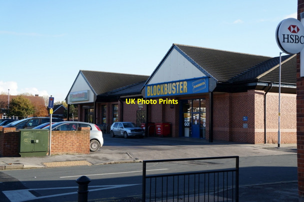 Photo 6"x4" Blockbusters on Holderness Road, Hull Sutton Ings\/TA1231 c2013
