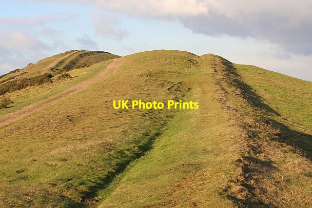 Photo 6"x4" The twin peaks of Pinnacle Hill, The Malvern Hills Brand Green\/SO7641 c2013