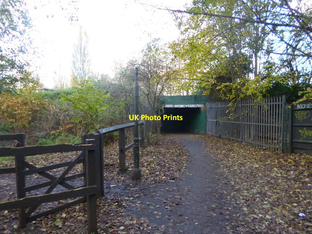 Photo 6"x4" South Wimbledon, railway bridge Merton\/TQ2569 c2013