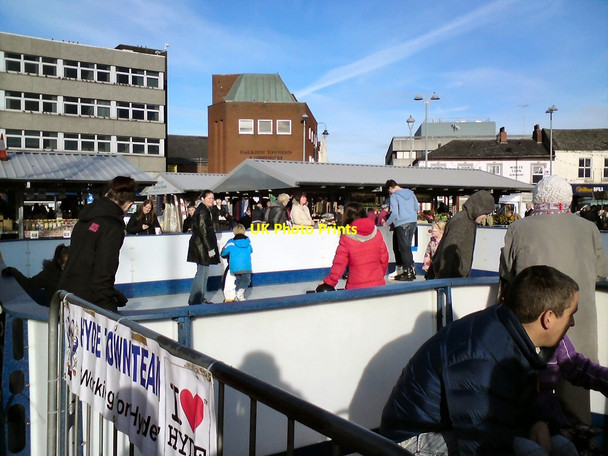 Photo 6"x4" Ice Skating on Hyde Civic Square Hyde\/SJ9494 c2013