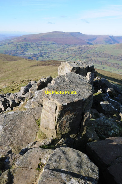 Photo 6"x4" Craggy rocks on Sugar Loaf Bettws\/SO2919 c2013