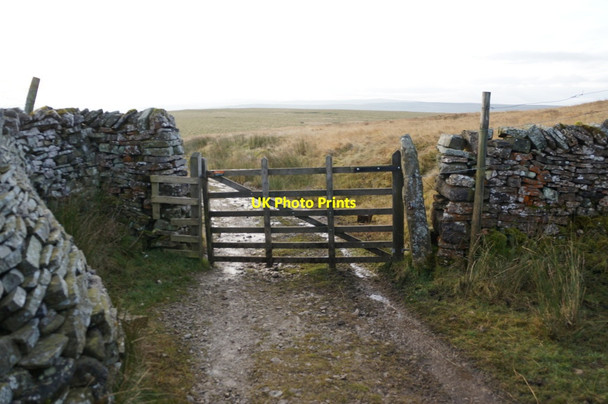 Photo 6"x4" Top Mere Road near Cam Head Kettlewell c2013