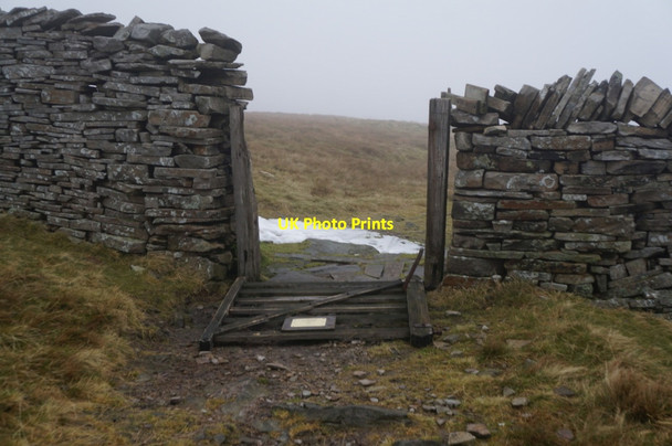 Photo 6"x4" Broken gate on Buckden Pike Buckden\/SD9477 c2013