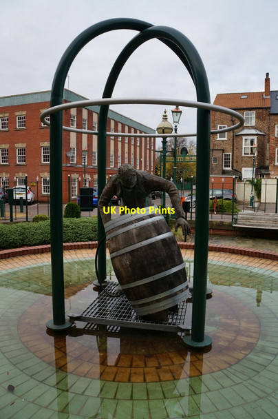 Photo 6"x4" The Cooper statue on Silvester Street, Hull Kingston upon Hull c2013