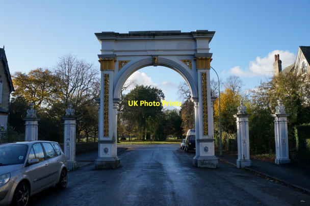 Photo 6"x4" Pearson Park gates on Pearson Avenue, Hull Kingston upon Hull c2013 P1