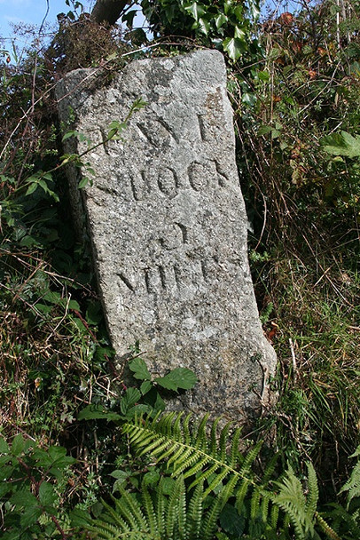 Photo 6"x4" Peter Tavy: milepost Cudlipptown c2008