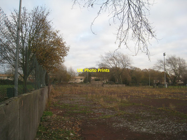 Photo 6"x4" Abandoned tennis courts, Foxhills Sports Ground Scunthorpe c2013