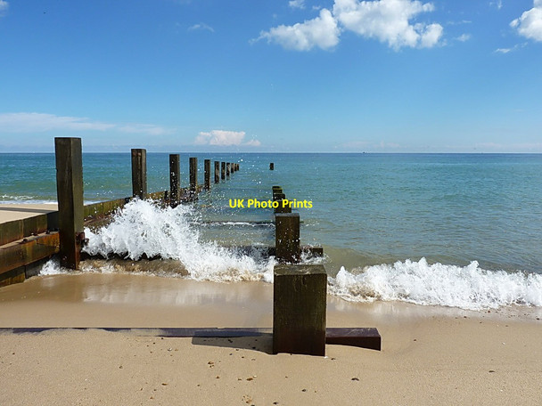 Photo 6"x4" Breaking waves on a groyne East Somerton c2013