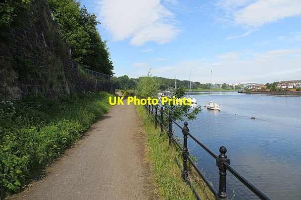 Photo 6"x4" Riverside path, Gateshead Newcastle upon Tyne c2013