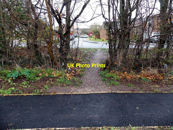 Photo 6"x4" Track from Wye Valley Link Road to Maple Avenue, Bulwark, Chepstow  Chepstow\/Cas-Gwent c2013