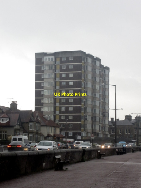 Photo 6"x4" Looking along the promenade towards Lakeland House, Morecambe Bare c2013