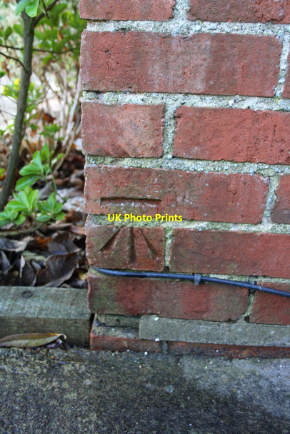 Photo 6"x4" Benchmark on #21 St Georges Road Wallingford c2013