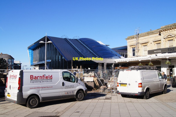 Photo 6"x4" New look to Reading station Reading c2013