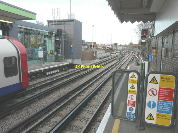 Photo 6"x4" Looking north from Hainault station Chigwell c2013