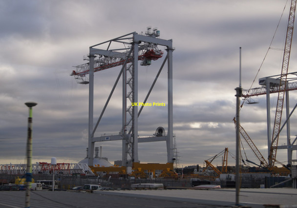 Photo 6"x4" New cranes - Prince Charles container port Millbrook\/SU3813 c2013