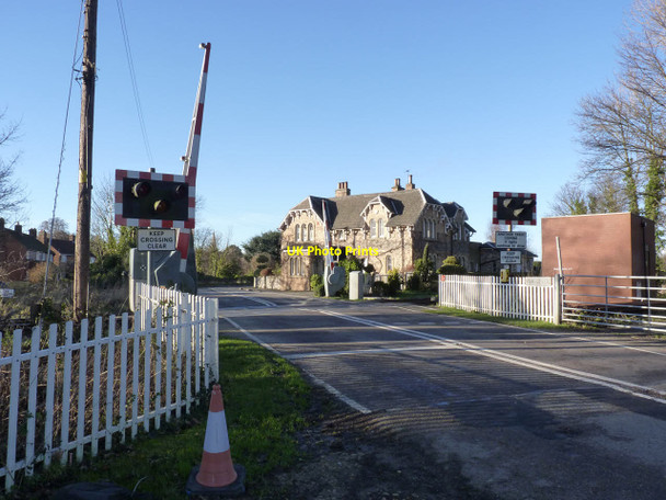 Photo 6"x4" Womersley Station level crossing Womersley c2013