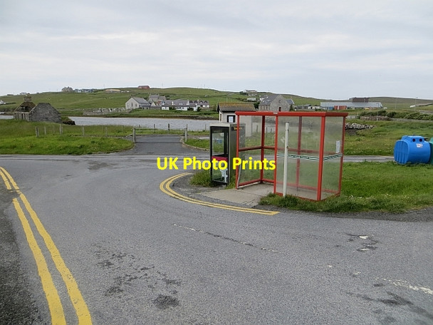 Photo 6"x4" Bus shelter, Walls Kirkidale c2013