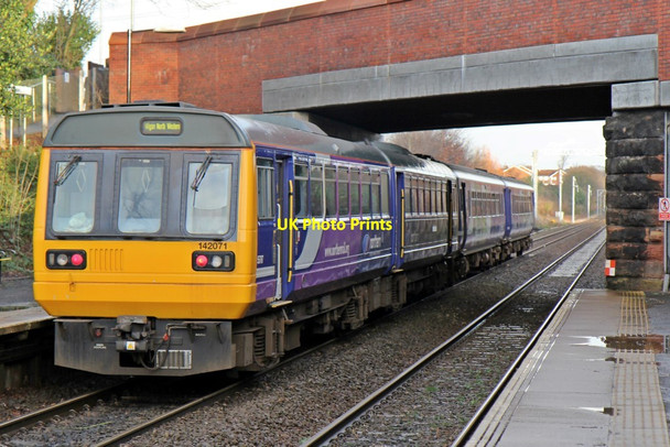 Photo 6"x4" Northern Rail Class 142, 142071, Eccleston Park railway station Prescot c2013