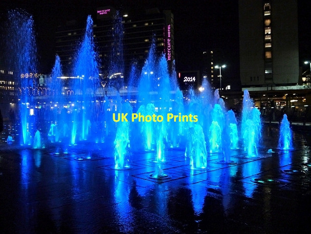 Photo 6"x4" Piccadilly Gardens Fountains at Christmas (5) Manchester c2014