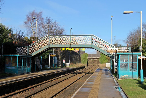 Photo 6"x4" Platforms and bridges, Hawarden railway station Hararden\/Penarl\u00e2g c2014
