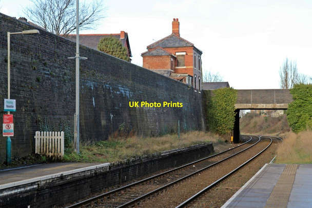 Photo 6"x4" Wild platform, Hawarden railway station Hararden\/Penarl\u00e2g c2014
