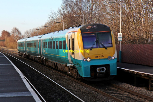 Photo 6"x4" Arriva Trains Wales Class 175, 175109, Shotton Low Level railway station Connah's Quay c2014