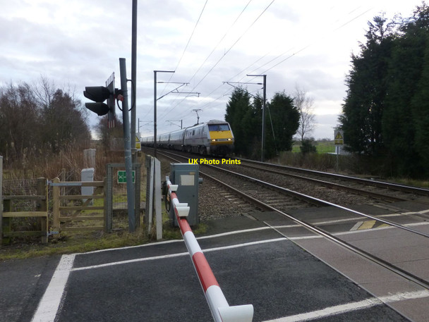 Photo 6"x4" East Coast Main Line train heading north West Chevington c2014