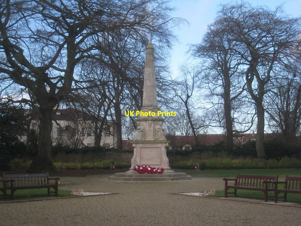 Photo 6"x4" Memorial Gardens and War Memorial Beverley c2014