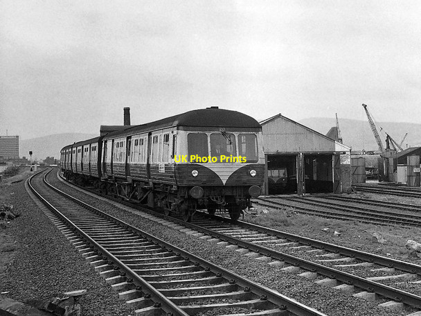 Photo 6"x4" MED set approaching Bridge End - 1977 Belfast c1977