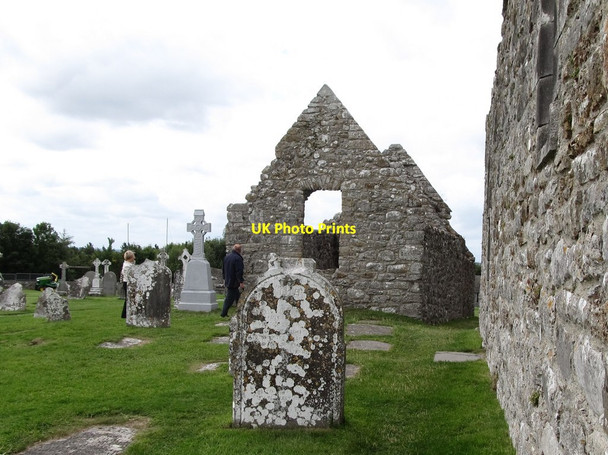 Photo 6"x4" The rear of Temple Hurpan Clonmacnoise c2013