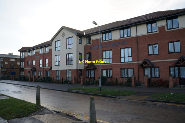 Photo 6"x4" Berkeley House on Greenwich Avenue, Hull Neat Marsh c2013