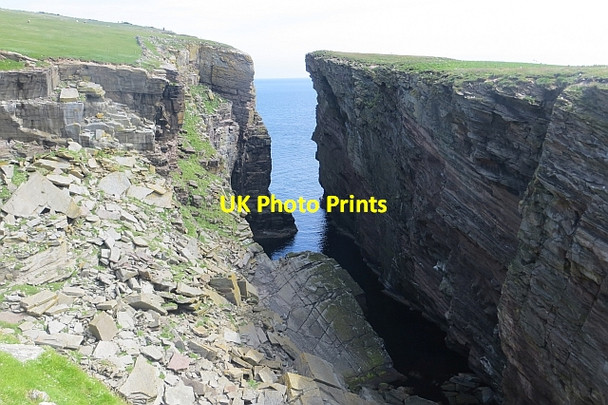 Photo 6"x4" Gap behind Holm of Noss Hill of Setter\/HU5439 c2013
