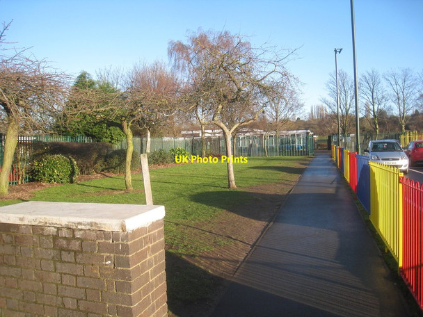 Photo 6"x4" The entrance to Berkeley Infants School Scunthorpe c2014