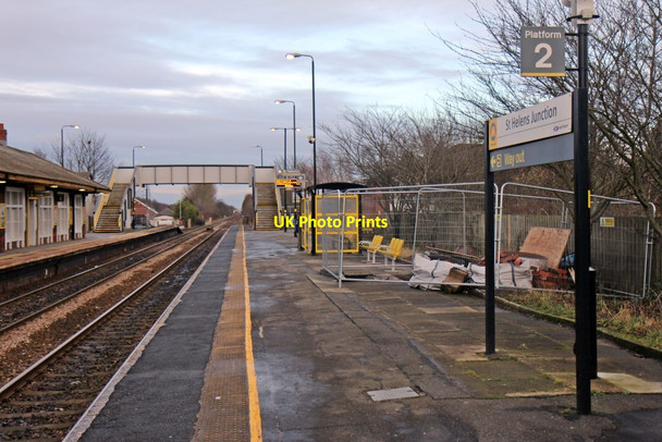 Photo 6"x4" Platform 2, St. Helens Junction railway station Sutton\/SJ5393 c2014