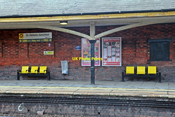 Photo 6"x4" Sheltered seating, St. Helens Junction railway station Sutton\/SJ5393 c2014