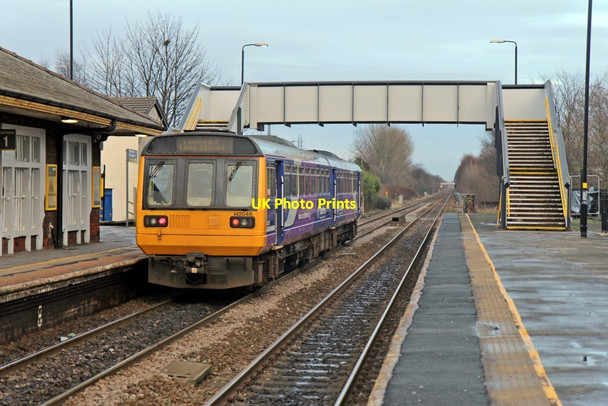 Photo 6"x4" Northern Rail Class 142, 142046, St. Helens Junction railway station Sutton\/SJ5393 c2014