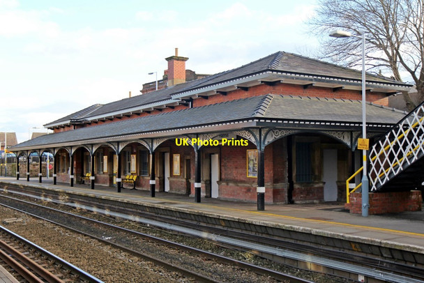Photo 6"x4" Booking office, Rainhill railway station Rainhill c2014