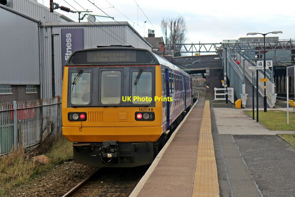 Photo 6"x4" Northern Rail Class 142, 142048, Mossley Hill railway station Calderstones c2014