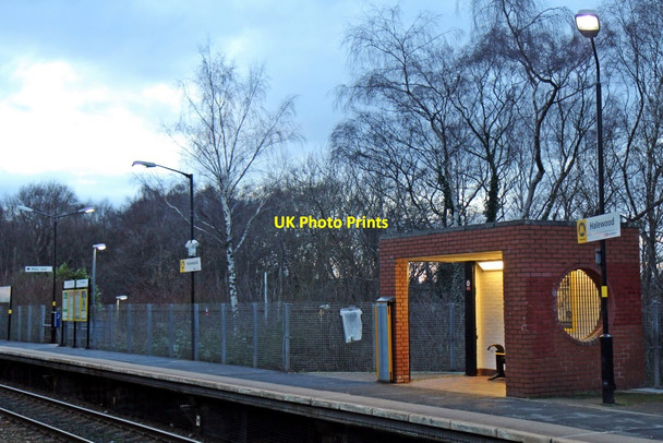 Photo 6"x4" Platform furniture, Halewood railway station Halewood c2014