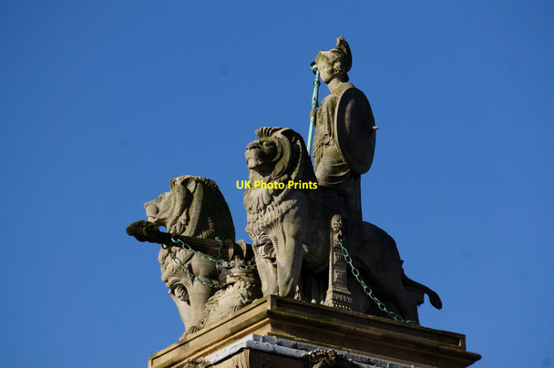 Photo 6"x4" Statue, Hull Guildhall Kingston upon Hull c2014