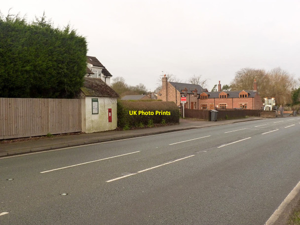 Photo 6"x4" Stanton-on-the-Wolds postbox and parish notice board Stanton-on-the-Wolds c2014