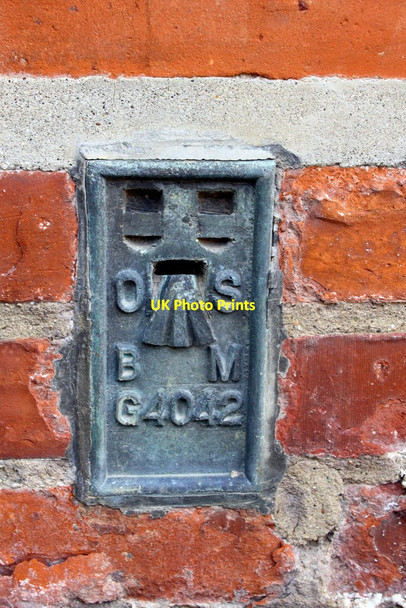 Photo 6"x4" Benchmark on 'Popes Farm' Aston Upthorpe c2014