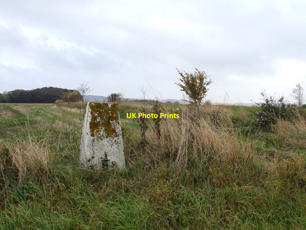 Photo 6"x4" Hundhill Ordnance Survey Trig Pillar Featherstone\/SE4220 c2009