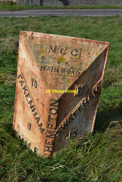Photo 6"x4" Old Milepost Fakenham c2014