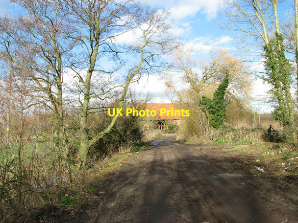 Photo 6"x4" Approaching Camps Heath Barn on the Angles Way Camps Heath c2014
