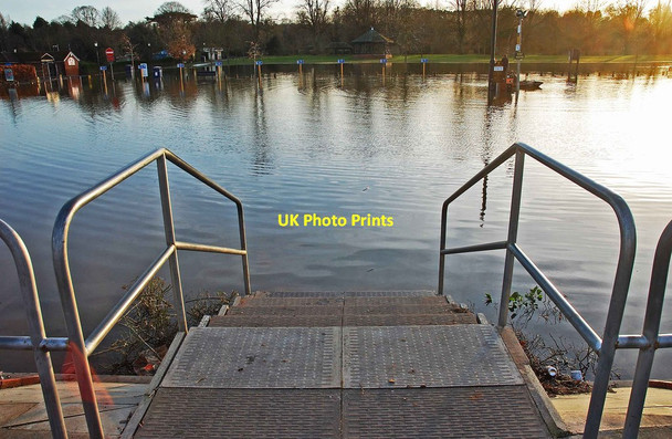 Photo 6"x4" Steps in the car park, Stourport-on-Severn Stourport-on-Severn c2014